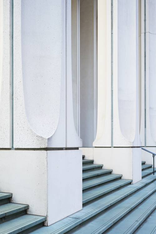 The Evolution of Minimalist Architecture in Urban Environments
