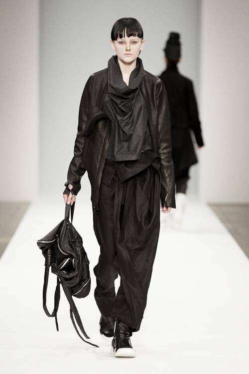 What is avant-garde fashion?