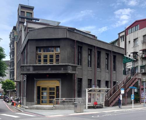 The Influence of Avant-Garde Theatre