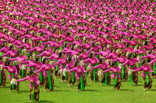 The Influence of Folk Dance Revival Movements