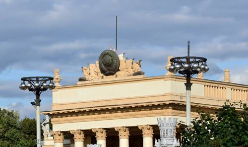 The Role of Architecture in Expressing Power and Authority