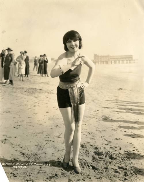 What are some iconic silent comedy films?