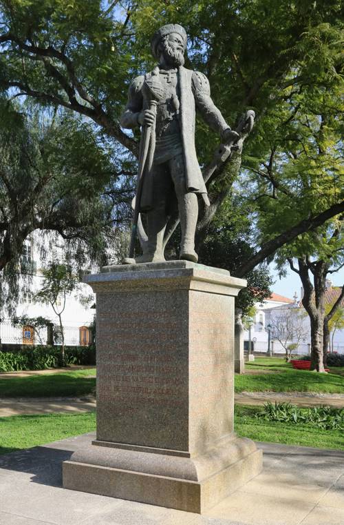 How did Vasco da Gama find a sea route to India?